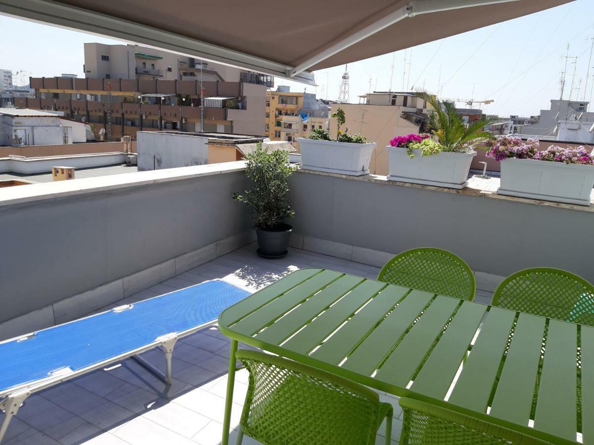 شقة Attico Con Terrazza A باري المظهر الخارجي الصورة