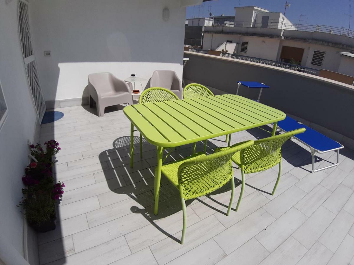 شقة Attico Con Terrazza A باري المظهر الخارجي الصورة